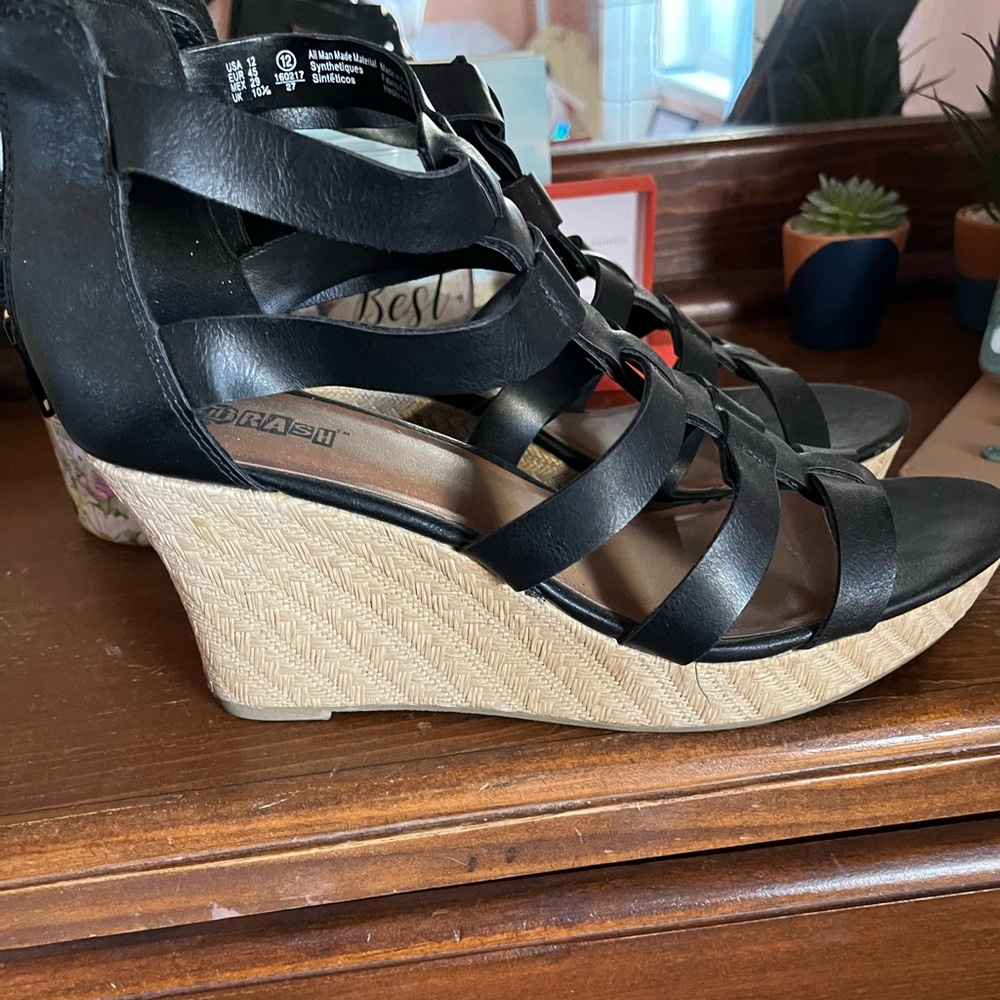 Scrappy black wedges.